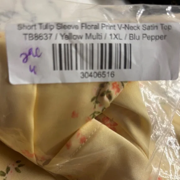 NWT Short Tulip Sleeve Floral Print V-Neck Satin Top 1X Yellow - Picture 13 of 13